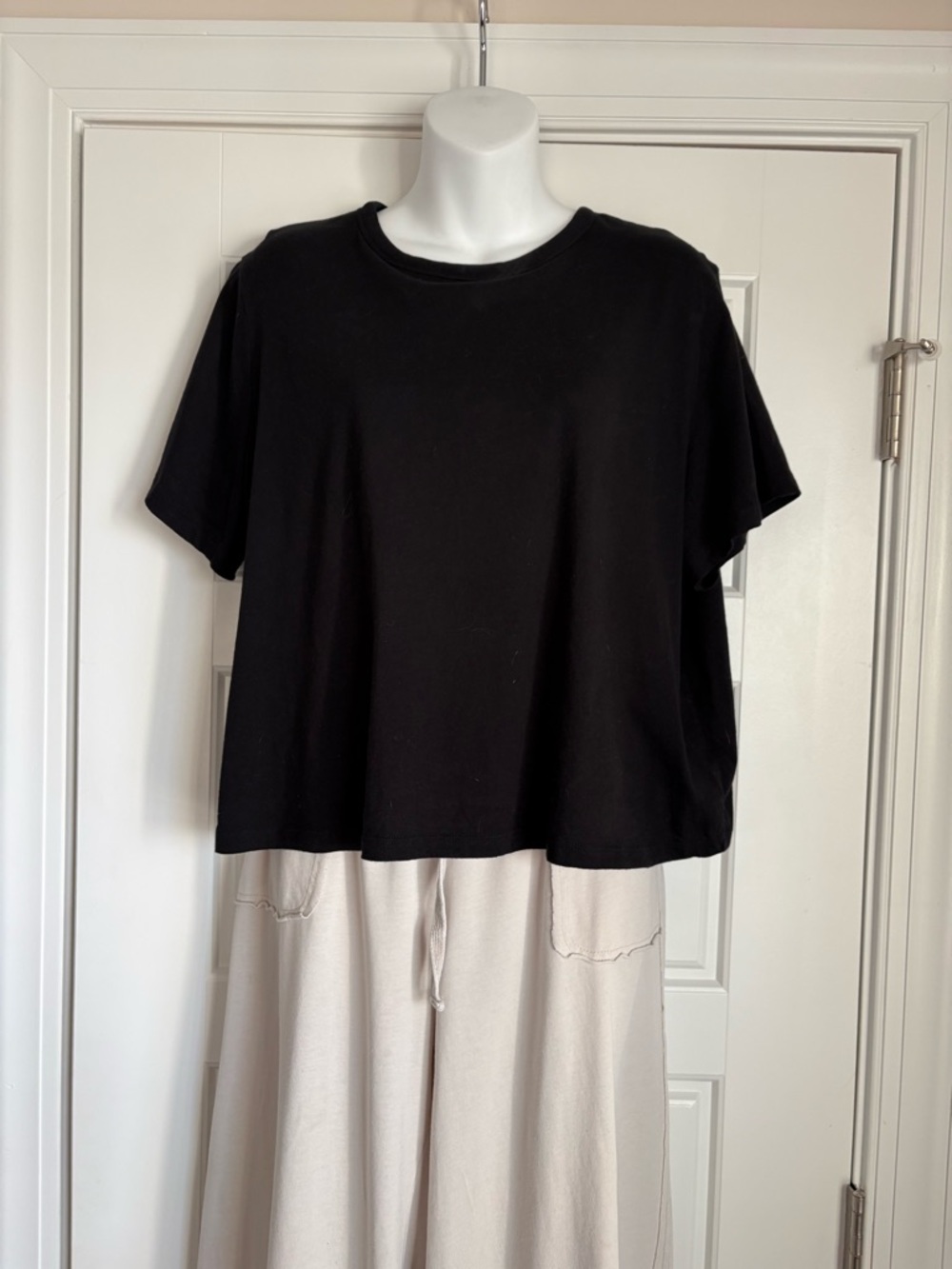Old Navy NWT Women's Black Short-Sleeve Crewneck Top
